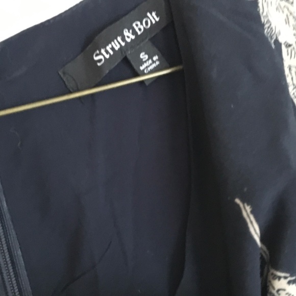 Open-shoulder print dress - Picture 3 of 6